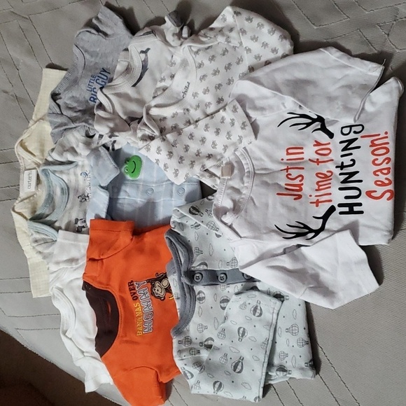 Bundle of 10 Infant Bodysuits Carter's Newborn Onesies - Picture 1 of 7